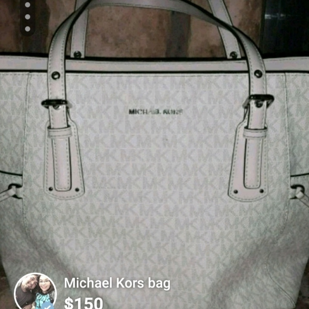 Voyager white michael Kors purse
